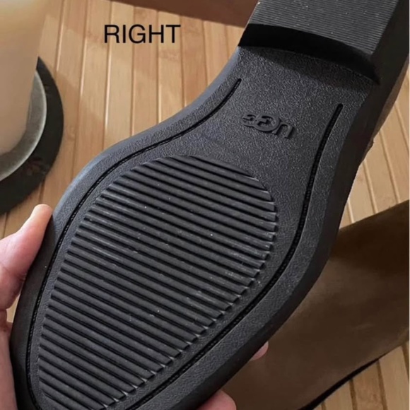 like new Uggs Ladies Ankle boots - Picture 4 of 5